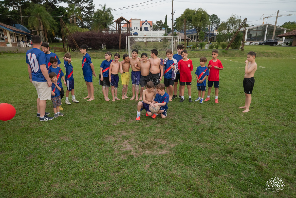 aniversário infantil - fotografia de aniversário – Pelotas - festa de 10 anos - futebol de sabão - futebol de campo - fotografia espontânea - fotógrafo Antonio Rocha - Renata Dalbann fotógrafa - festa ao ar livre - fotografia documental infantil - Dunas