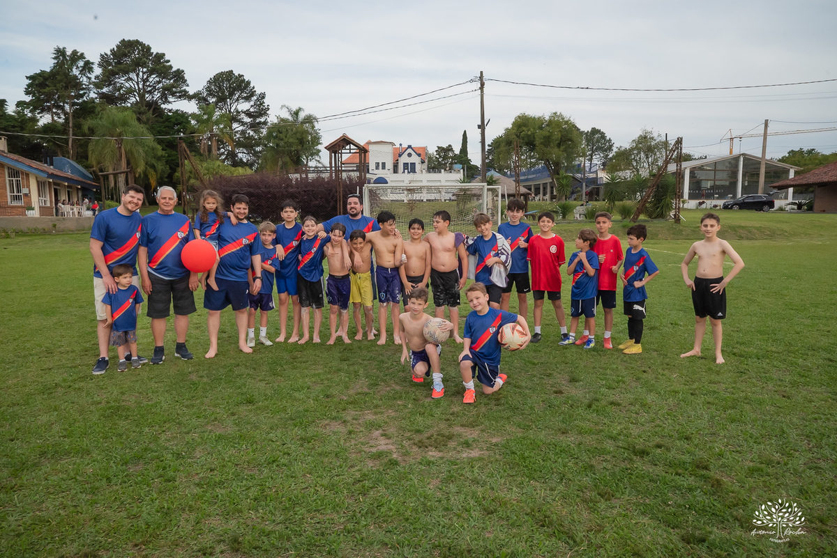 aniversário infantil - fotografia de aniversário – Pelotas - festa de 10 anos - futebol de sabão - futebol de campo - fotografia espontânea - fotógrafo Antonio Rocha - Renata Dalbann fotógrafa - festa ao ar livre - fotografia documental infantil - Dunas