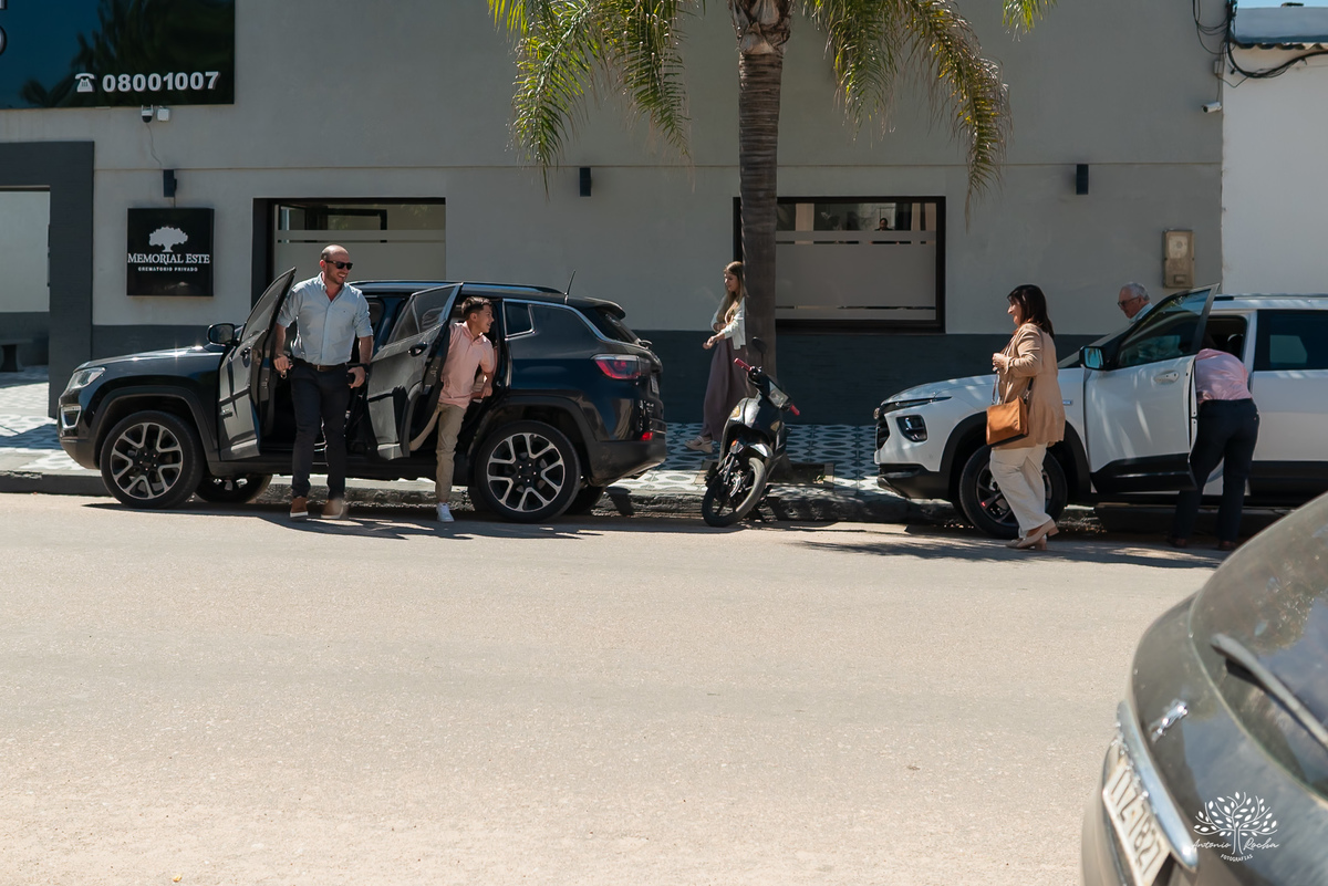 casamento civil - casamento no Uruguai - Rio Branco UY - cerimônia civil - Dirección General del Registro de Estado Civil - Maria e Rodrigo - fotografia de casamento - chuva de arroz - saída dos noivos - casamento intimista - Antonio Rocha Fotografias