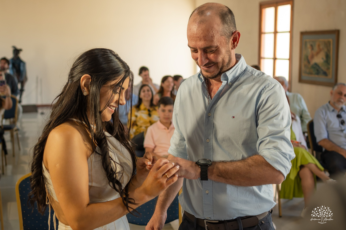 casamento civil - casamento no Uruguai - Rio Branco UY - cerimônia civil - Dirección General del Registro de Estado Civil - Maria e Rodrigo - fotografia de casamento - chuva de arroz - saída dos noivos - casamento intimista - Antonio Rocha Fotografias