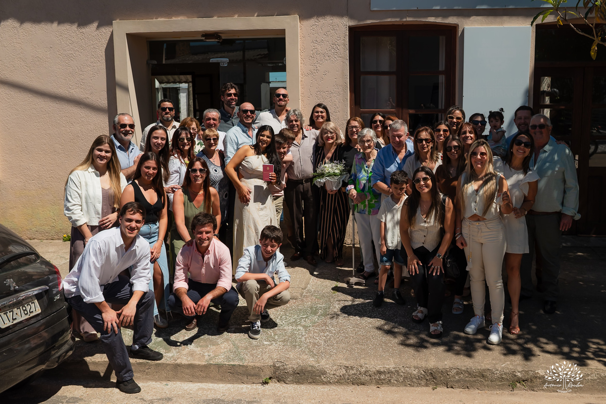 casamento civil - casamento no Uruguai - Rio Branco UY - cerimônia civil - Dirección General del Registro de Estado Civil - Maria e Rodrigo - fotografia de casamento - chuva de arroz - saída dos noivos - casamento intimista - Antonio Rocha Fotografias