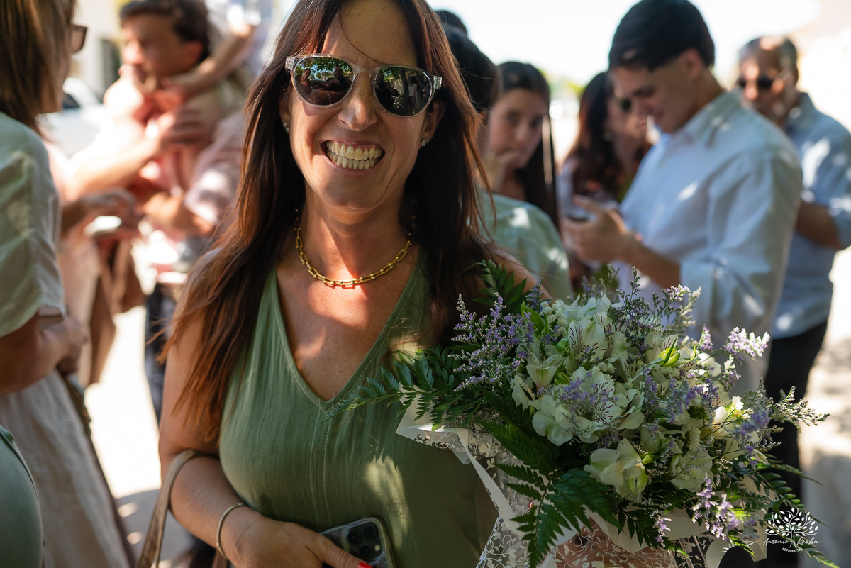 casamento civil - casamento no Uruguai - Rio Branco UY - cerimônia civil - Dirección General del Registro de Estado Civil - Maria e Rodrigo - fotografia de casamento - chuva de arroz - saída dos noivos - casamento intimista - Antonio Rocha Fotografias