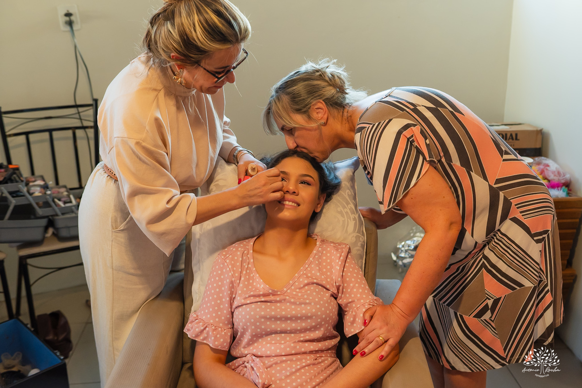 fotografia de debutante - festa de 15 anos - grande noite da Rafa - San Sebastian - making of - ensaio pré-festa - debutante - valsa - parabéns - família - amigos - dança da cordinha - emoção - celebração - lembranças especiais - Antonio Rocha Fotografias