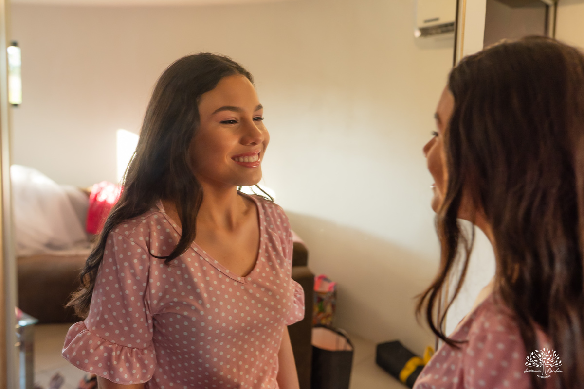 fotografia de debutante - festa de 15 anos - grande noite da Rafa - San Sebastian - making of - ensaio pré-festa - debutante - valsa - parabéns - família - amigos - dança da cordinha - emoção - celebração - lembranças especiais - Antonio Rocha Fotografias