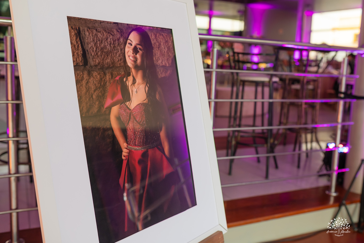 fotografia de debutante - festa de 15 anos - grande noite da Rafa - San Sebastian - making of - ensaio pré-festa - debutante - valsa - parabéns - família - amigos - dança da cordinha - emoção - celebração - lembranças especiais - Antonio Rocha Fotografias