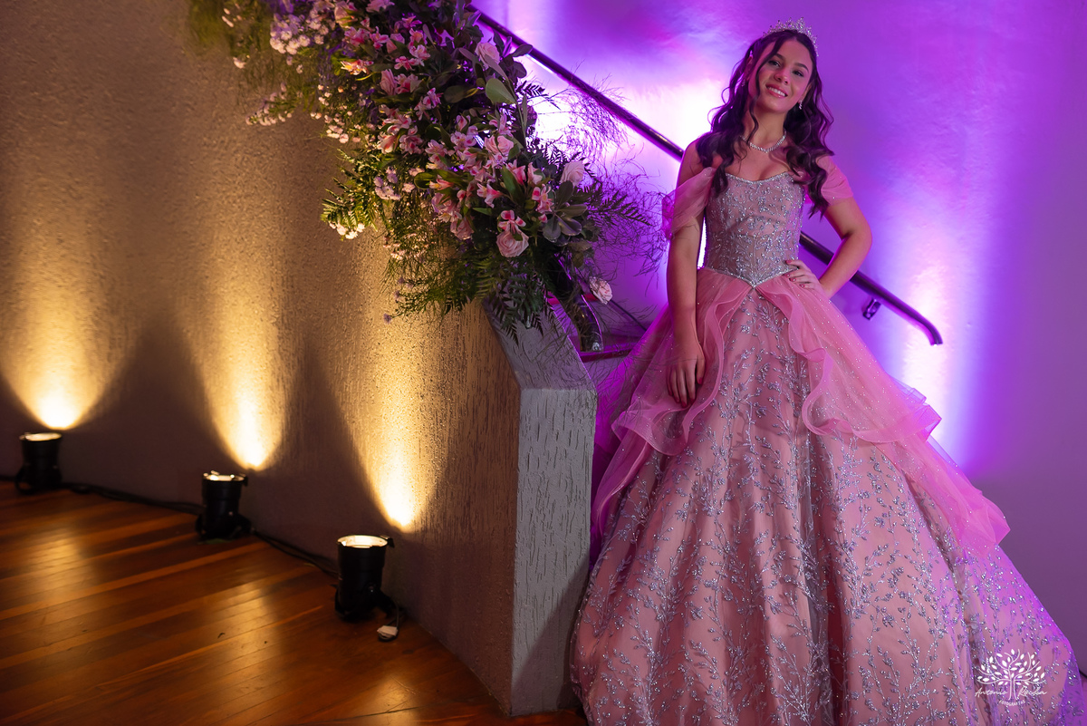 fotografia de debutante - festa de 15 anos - grande noite da Rafa - San Sebastian - making of - ensaio pré-festa - debutante - valsa - parabéns - família - amigos - dança da cordinha - emoção - celebração - lembranças especiais - Antonio Rocha Fotografias