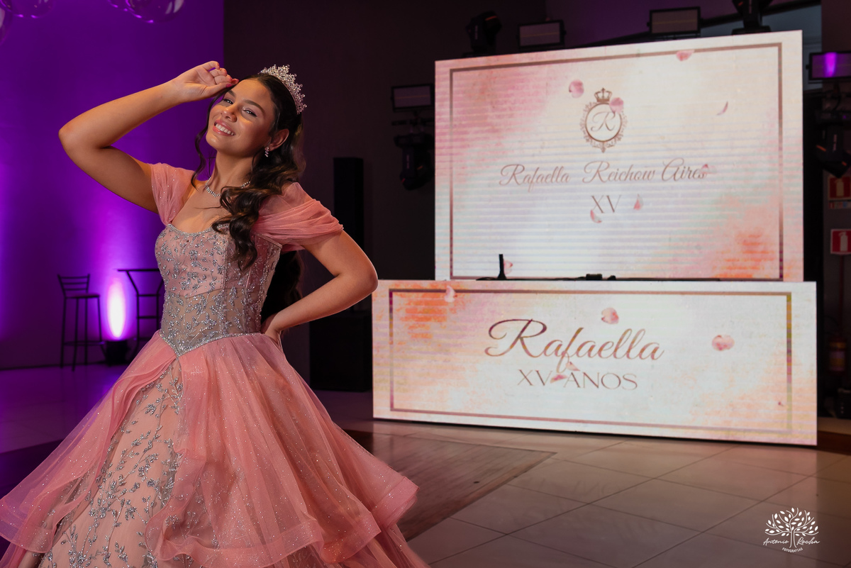 fotografia de debutante - festa de 15 anos - grande noite da Rafa - San Sebastian - making of - ensaio pré-festa - debutante - valsa - parabéns - família - amigos - dança da cordinha - emoção - celebração - lembranças especiais - Antonio Rocha Fotografias