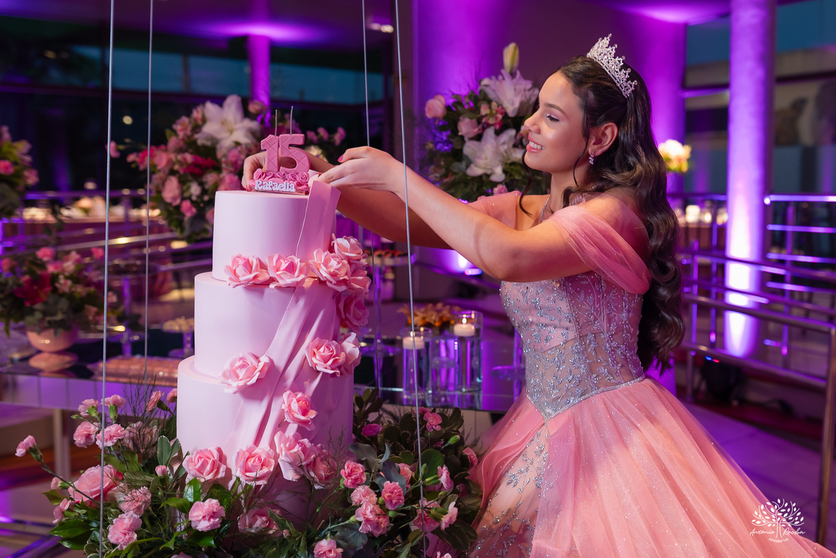 fotografia de debutante - festa de 15 anos - grande noite da Rafa - San Sebastian - making of - ensaio pré-festa - debutante - valsa - parabéns - família - amigos - dança da cordinha - emoção - celebração - lembranças especiais - Antonio Rocha Fotografias