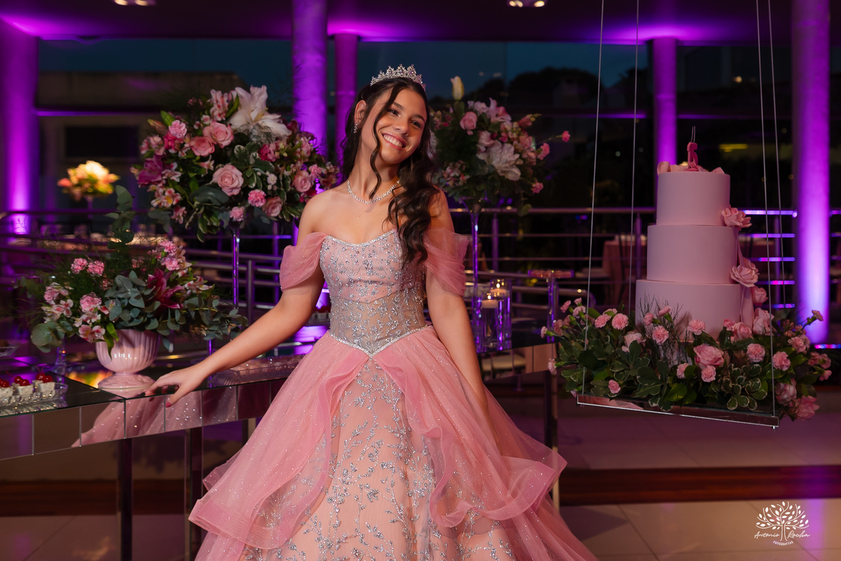 fotografia de debutante - festa de 15 anos - grande noite da Rafa - San Sebastian - making of - ensaio pré-festa - debutante - valsa - parabéns - família - amigos - dança da cordinha - emoção - celebração - lembranças especiais - Antonio Rocha Fotografias