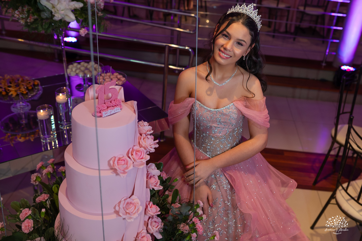 fotografia de debutante - festa de 15 anos - grande noite da Rafa - San Sebastian - making of - ensaio pré-festa - debutante - valsa - parabéns - família - amigos - dança da cordinha - emoção - celebração - lembranças especiais - Antonio Rocha Fotografias