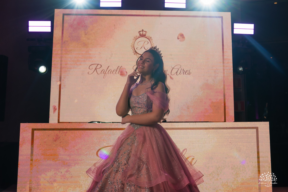 fotografia de debutante - festa de 15 anos - grande noite da Rafa - San Sebastian - making of - ensaio pré-festa - debutante - valsa - parabéns - família - amigos - dança da cordinha - emoção - celebração - lembranças especiais - Antonio Rocha Fotografias