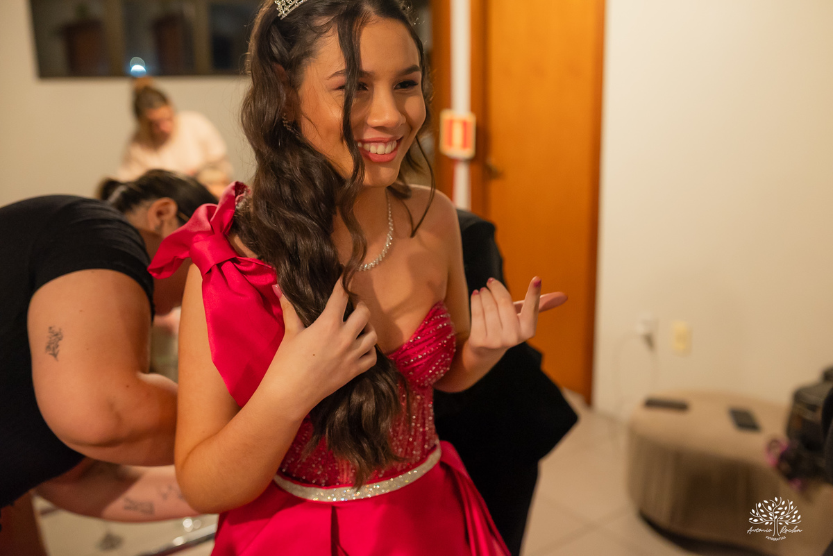 fotografia de debutante - festa de 15 anos - grande noite da Rafa - San Sebastian - making of - ensaio pré-festa - debutante - valsa - parabéns - família - amigos - dança da cordinha - emoção - celebração - lembranças especiais - Antonio Rocha Fotografias