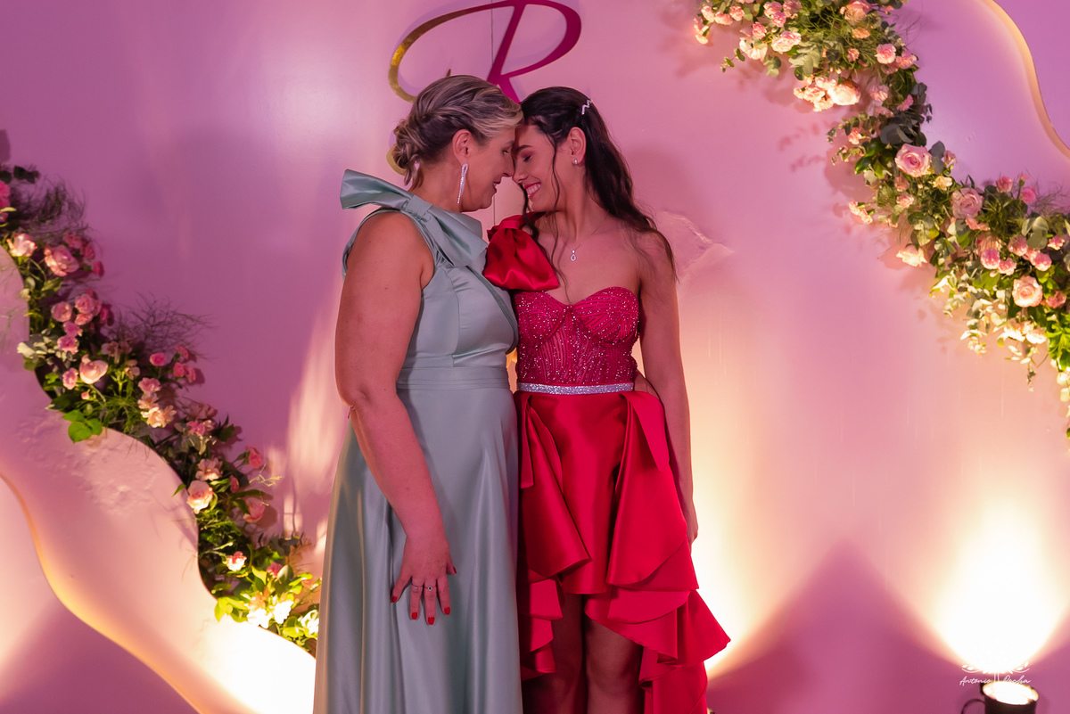 fotografia de debutante - festa de 15 anos - grande noite da Rafa - San Sebastian - making of - ensaio pré-festa - debutante - valsa - parabéns - família - amigos - dança da cordinha - emoção - celebração - lembranças especiais - Antonio Rocha Fotografias