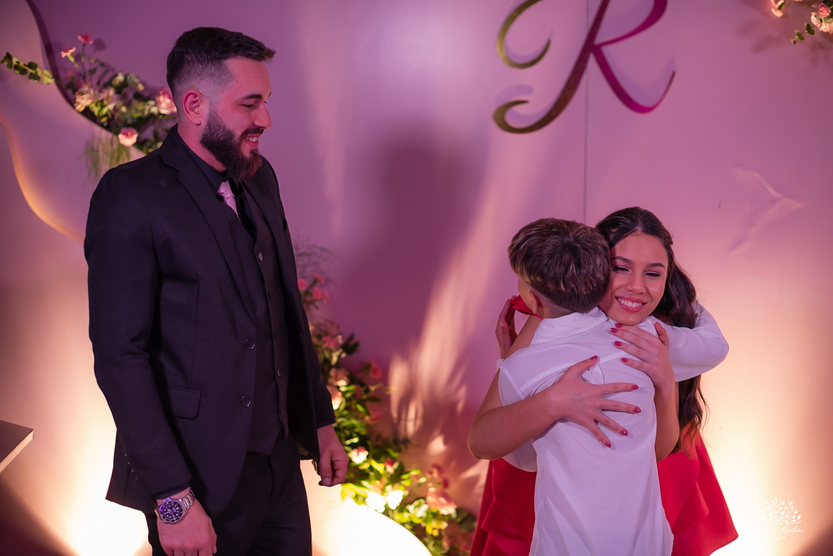 fotografia de debutante - festa de 15 anos - grande noite da Rafa - San Sebastian - making of - ensaio pré-festa - debutante - valsa - parabéns - família - amigos - dança da cordinha - emoção - celebração - lembranças especiais - Antonio Rocha Fotografias