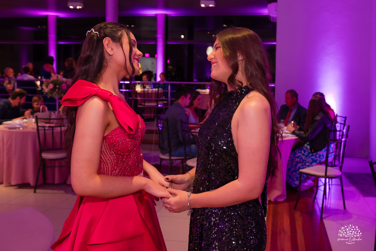 fotografia de debutante - festa de 15 anos - grande noite da Rafa - San Sebastian - making of - ensaio pré-festa - debutante - valsa - parabéns - família - amigos - dança da cordinha - emoção - celebração - lembranças especiais - Antonio Rocha Fotografias