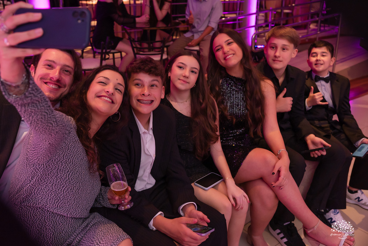 fotografia de debutante - festa de 15 anos - grande noite da Rafa - San Sebastian - making of - ensaio pré-festa - debutante - valsa - parabéns - família - amigos - dança da cordinha - emoção - celebração - lembranças especiais - Antonio Rocha Fotografias