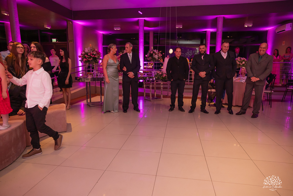 fotografia de debutante - festa de 15 anos - grande noite da Rafa - San Sebastian - making of - ensaio pré-festa - debutante - valsa - parabéns - família - amigos - dança da cordinha - emoção - celebração - lembranças especiais - Antonio Rocha Fotografias