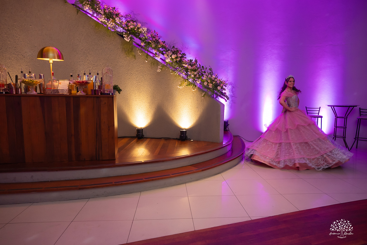 fotografia de debutante - festa de 15 anos - grande noite da Rafa - San Sebastian - making of - ensaio pré-festa - debutante - valsa - parabéns - família - amigos - dança da cordinha - emoção - celebração - lembranças especiais - Antonio Rocha Fotografias