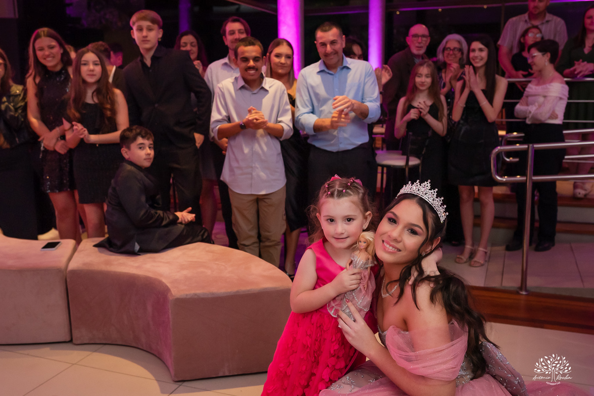 fotografia de debutante - festa de 15 anos - grande noite da Rafa - San Sebastian - making of - ensaio pré-festa - debutante - valsa - parabéns - família - amigos - dança da cordinha - emoção - celebração - lembranças especiais - Antonio Rocha Fotografias