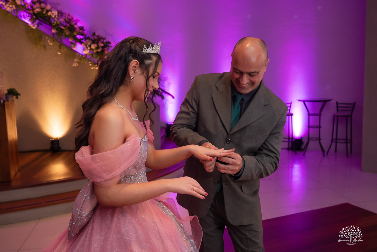 fotografia de debutante - festa de 15 anos - grande noite da Rafa - San Sebastian - making of - ensaio pré-festa - debutante - valsa - parabéns - família - amigos - dança da cordinha - emoção - celebração - lembranças especiais - Antonio Rocha Fotografias