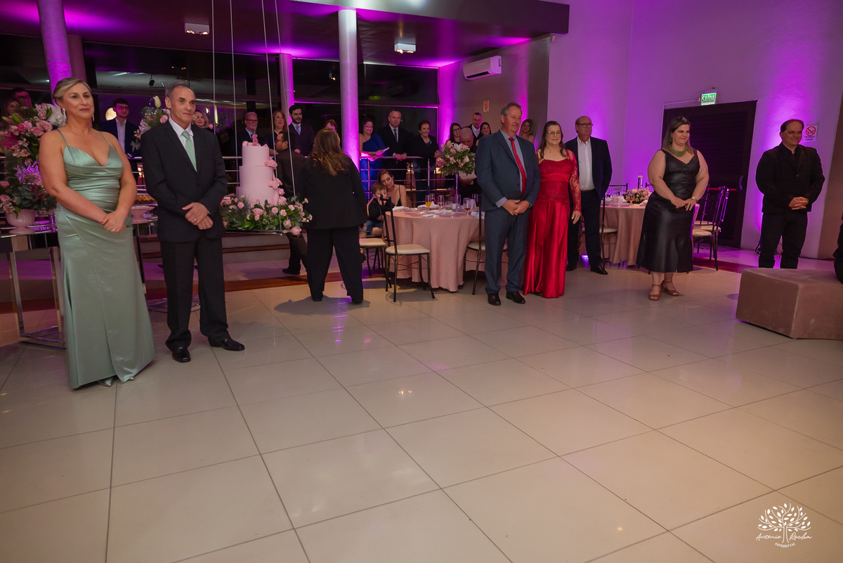 fotografia de debutante - festa de 15 anos - grande noite da Rafa - San Sebastian - making of - ensaio pré-festa - debutante - valsa - parabéns - família - amigos - dança da cordinha - emoção - celebração - lembranças especiais - Antonio Rocha Fotografias