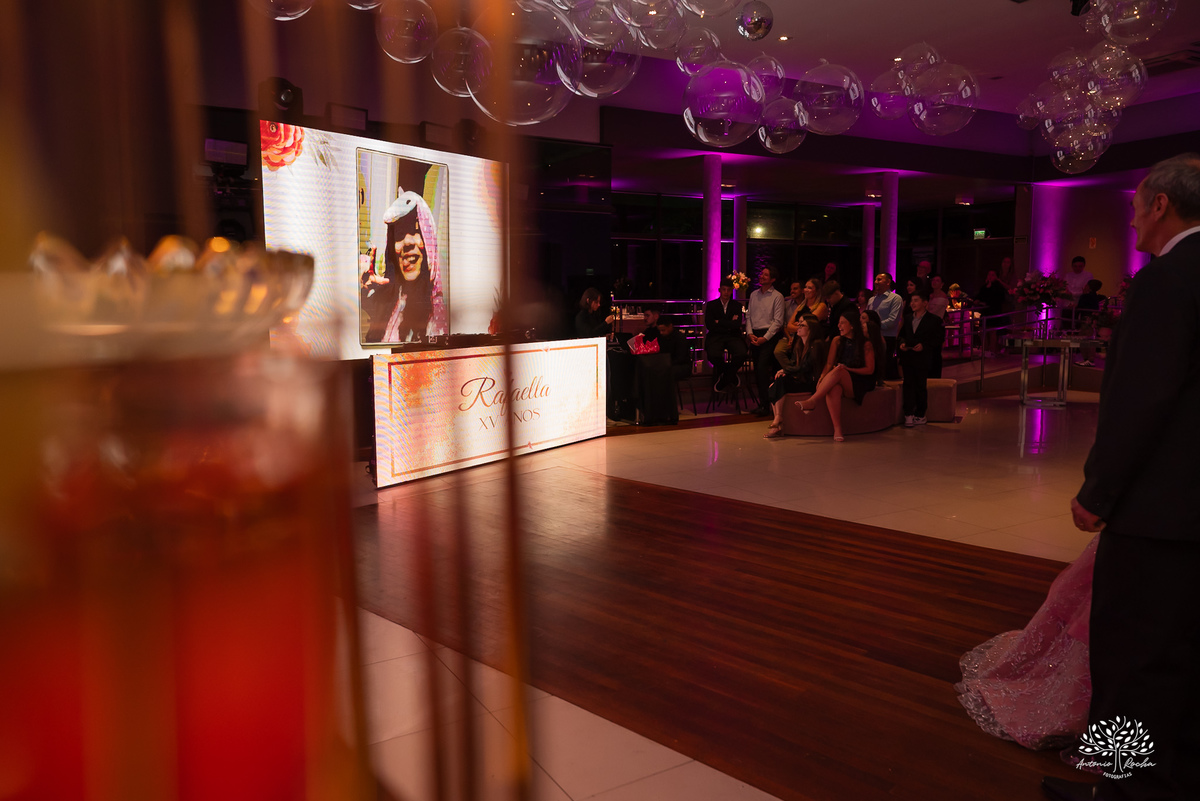 fotografia de debutante - festa de 15 anos - grande noite da Rafa - San Sebastian - making of - ensaio pré-festa - debutante - valsa - parabéns - família - amigos - dança da cordinha - emoção - celebração - lembranças especiais - Antonio Rocha Fotografias