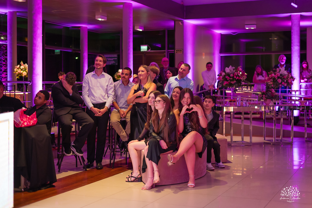 fotografia de debutante - festa de 15 anos - grande noite da Rafa - San Sebastian - making of - ensaio pré-festa - debutante - valsa - parabéns - família - amigos - dança da cordinha - emoção - celebração - lembranças especiais - Antonio Rocha Fotografias