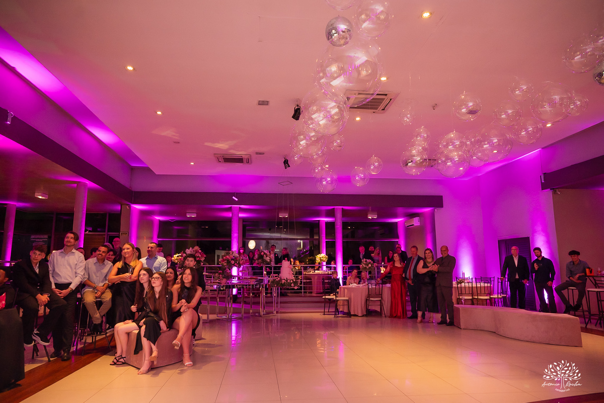 fotografia de debutante - festa de 15 anos - grande noite da Rafa - San Sebastian - making of - ensaio pré-festa - debutante - valsa - parabéns - família - amigos - dança da cordinha - emoção - celebração - lembranças especiais - Antonio Rocha Fotografias