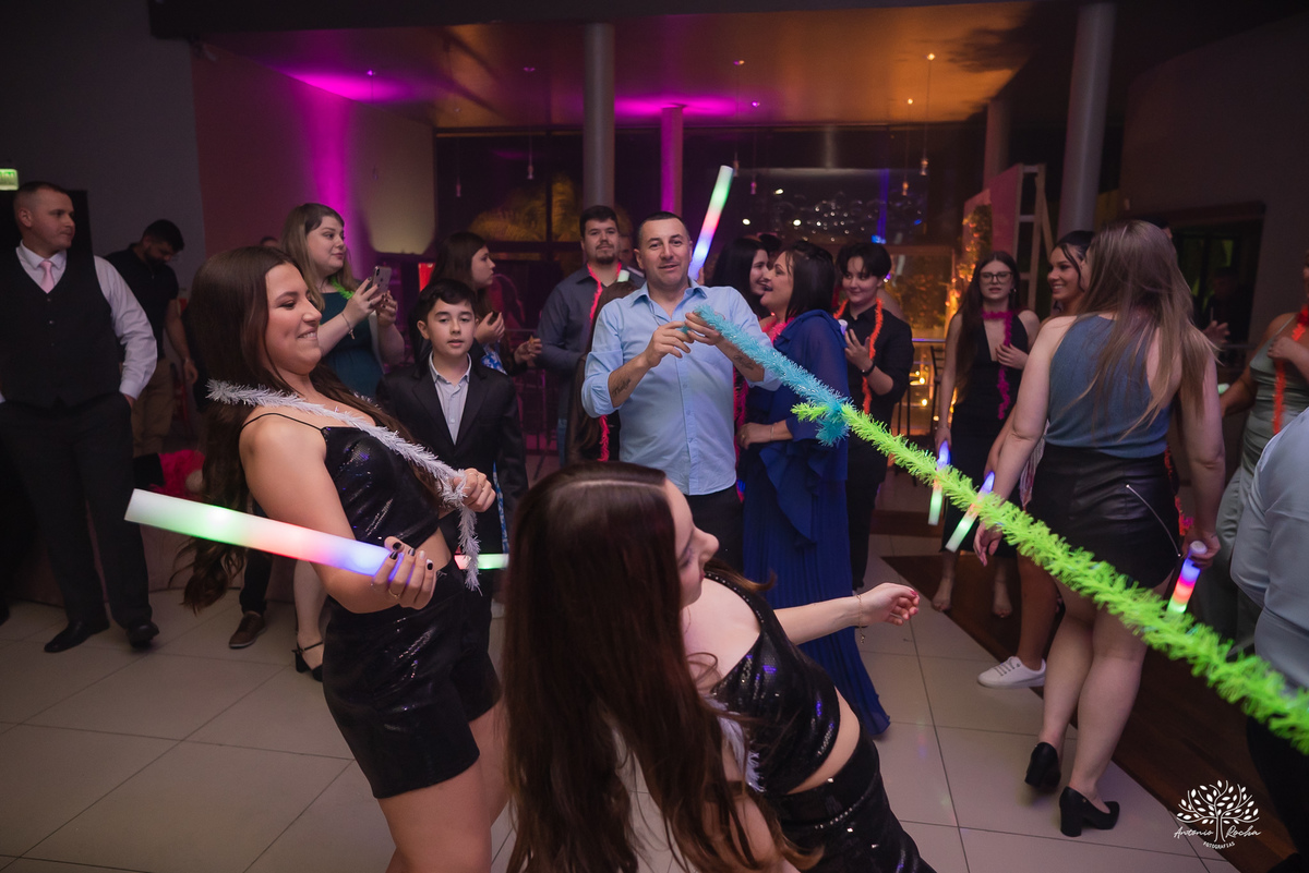 fotografia de debutante - festa de 15 anos - grande noite da Rafa - San Sebastian - making of - ensaio pré-festa - debutante - valsa - parabéns - família - amigos - dança da cordinha - emoção - celebração - lembranças especiais - Antonio Rocha Fotografias