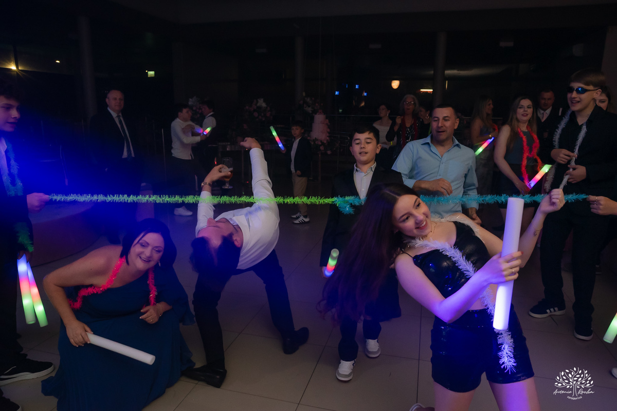 fotografia de debutante - festa de 15 anos - grande noite da Rafa - San Sebastian - making of - ensaio pré-festa - debutante - valsa - parabéns - família - amigos - dança da cordinha - emoção - celebração - lembranças especiais - Antonio Rocha Fotografias