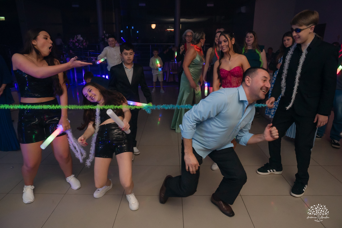 fotografia de debutante - festa de 15 anos - grande noite da Rafa - San Sebastian - making of - ensaio pré-festa - debutante - valsa - parabéns - família - amigos - dança da cordinha - emoção - celebração - lembranças especiais - Antonio Rocha Fotografias