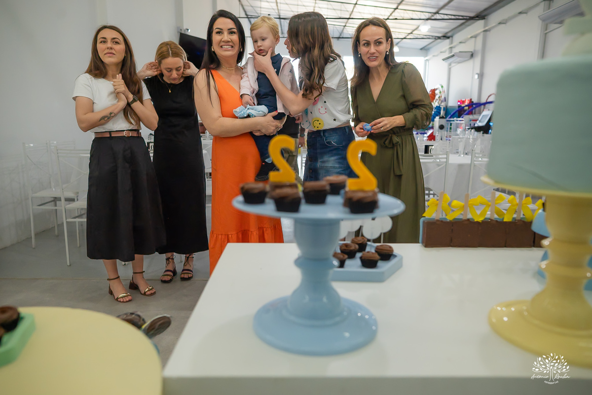 aniversario infantil - fotografia infantil - fotografo de criancas - casa de alice - bolinha de sabao - animacao infantil - parabens emocionante - abelinha - fotografias espontaneas - antonio rocha fotografias - Estevan 2 anos - cacau fest chocolates