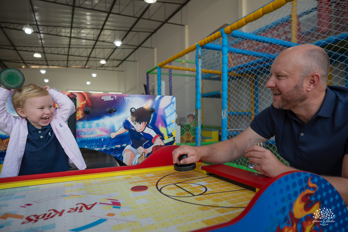 aniversario infantil - fotografia infantil - fotografo de criancas - casa de alice - bolinha de sabao - animacao infantil - parabens emocionante - abelinha - fotografias espontaneas - antonio rocha fotografias - Estevan 2 anos - cacau fest chocolates