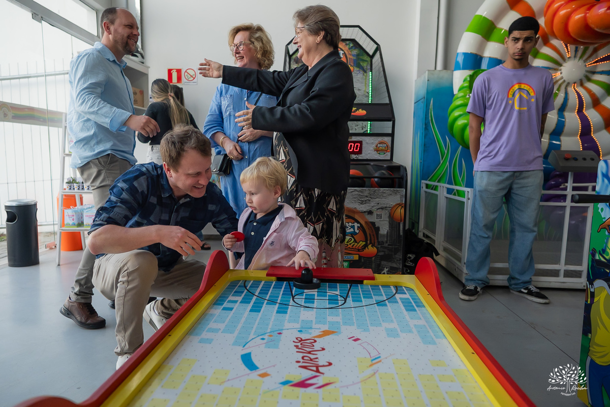aniversario infantil - fotografia infantil - fotografo de criancas - casa de alice - bolinha de sabao - animacao infantil - parabens emocionante - abelinha - fotografias espontaneas - antonio rocha fotografias - Estevan 2 anos - cacau fest chocolates