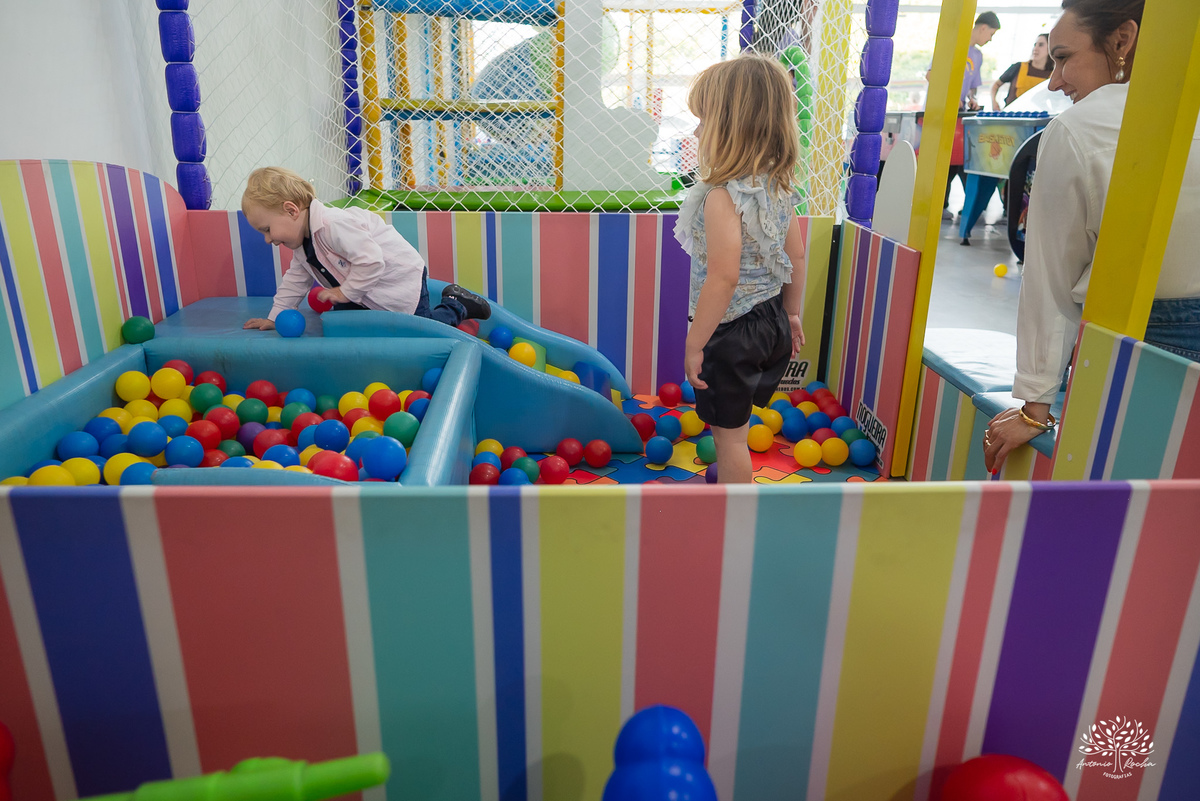 aniversario infantil - fotografia infantil - fotografo de criancas - casa de alice - bolinha de sabao - animacao infantil - parabens emocionante - abelinha - fotografias espontaneas - antonio rocha fotografias - Estevan 2 anos - cacau fest chocolates