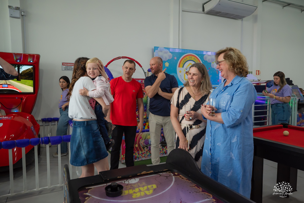 aniversario infantil - fotografia infantil - fotografo de criancas - casa de alice - bolinha de sabao - animacao infantil - parabens emocionante - abelinha - fotografias espontaneas - antonio rocha fotografias - Estevan 2 anos - cacau fest chocolates