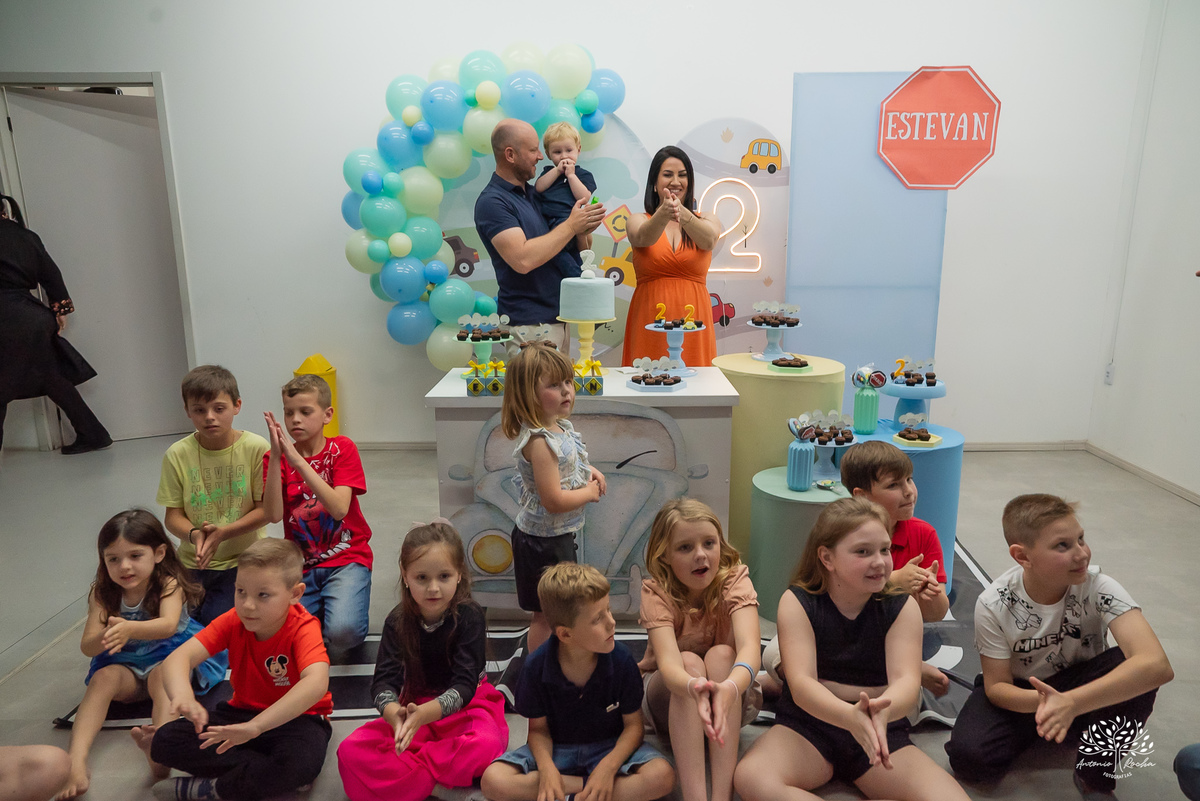 aniversario infantil - fotografia infantil - fotografo de criancas - casa de alice - bolinha de sabao - animacao infantil - parabens emocionante - abelinha - fotografias espontaneas - antonio rocha fotografias - Estevan 2 anos - cacau fest chocolates