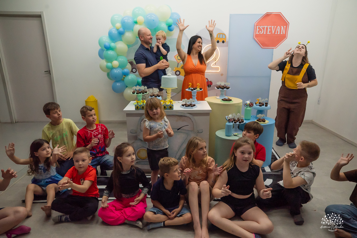 aniversario infantil - fotografia infantil - fotografo de criancas - casa de alice - bolinha de sabao - animacao infantil - parabens emocionante - abelinha - fotografias espontaneas - antonio rocha fotografias - Estevan 2 anos - cacau fest chocolates