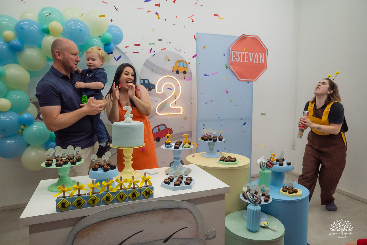 aniversario infantil - fotografia infantil - fotografo de criancas - casa de alice - bolinha de sabao - animacao infantil - parabens emocionante - abelinha - fotografias espontaneas - antonio rocha fotografias - Estevan 2 anos - cacau fest chocolates