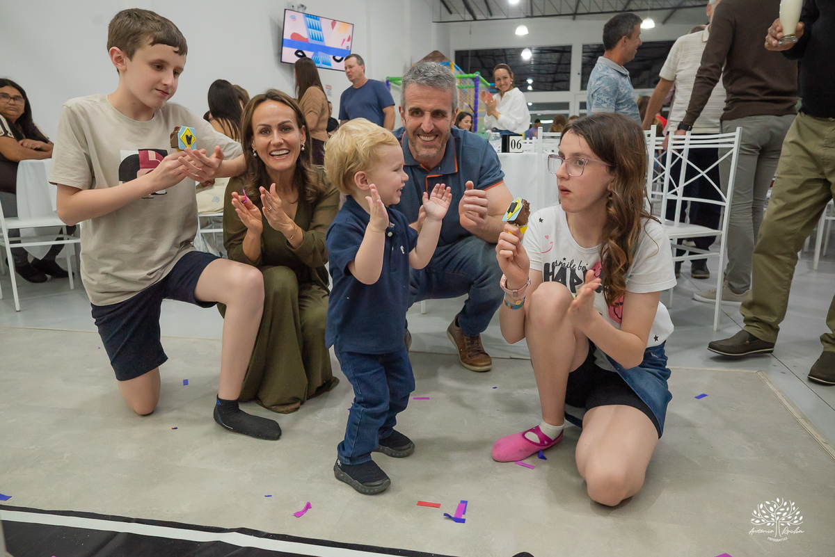 aniversario infantil - fotografia infantil - fotografo de criancas - casa de alice - bolinha de sabao - animacao infantil - parabens emocionante - abelinha - fotografias espontaneas - antonio rocha fotografias - Estevan 2 anos - cacau fest chocolates