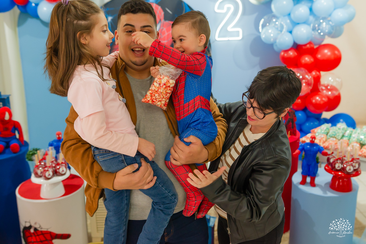 fotografia infantil - festa infantil - aniversário de 2 anos - fotógrafo de família - super-herói - homem-aranha - infância feliz – Camaquã - heranças visuais - fotógrafo de festa infantil - Antonio Rocha Fotografias – Pelotas – Sonho de Criança - irmão