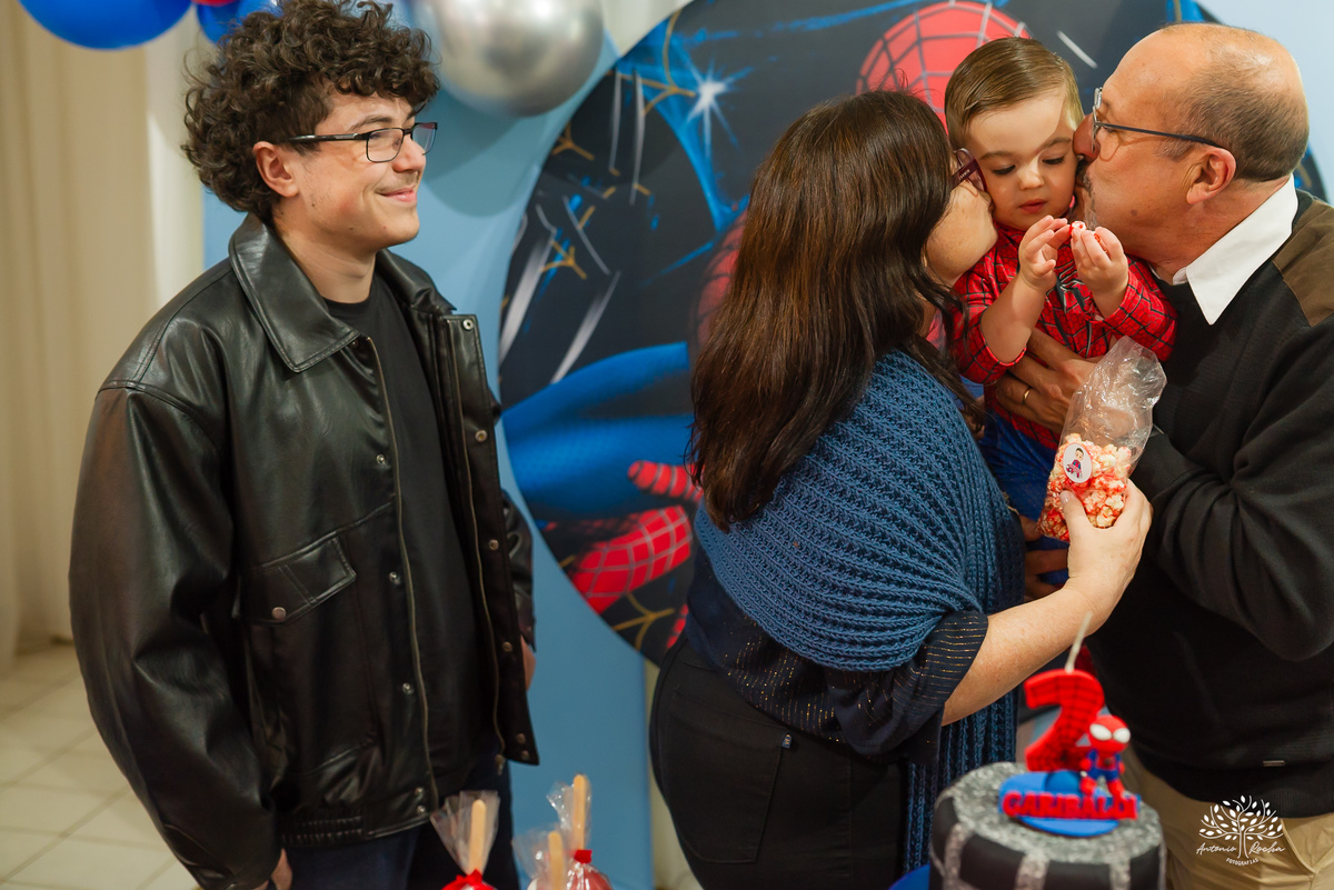 fotografia infantil - festa infantil - aniversário de 2 anos - fotógrafo de família - super-herói - homem-aranha - infância feliz – Camaquã - heranças visuais - fotógrafo de festa infantil - Antonio Rocha Fotografias – Pelotas – Sonho de Criança - irmão