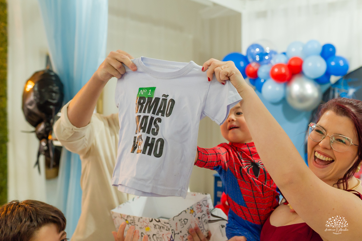 fotografia infantil - festa infantil - aniversário de 2 anos - fotógrafo de família - super-herói - homem-aranha - infância feliz – Camaquã - heranças visuais - fotógrafo de festa infantil - Antonio Rocha Fotografias – Pelotas – Sonho de Criança - irmão