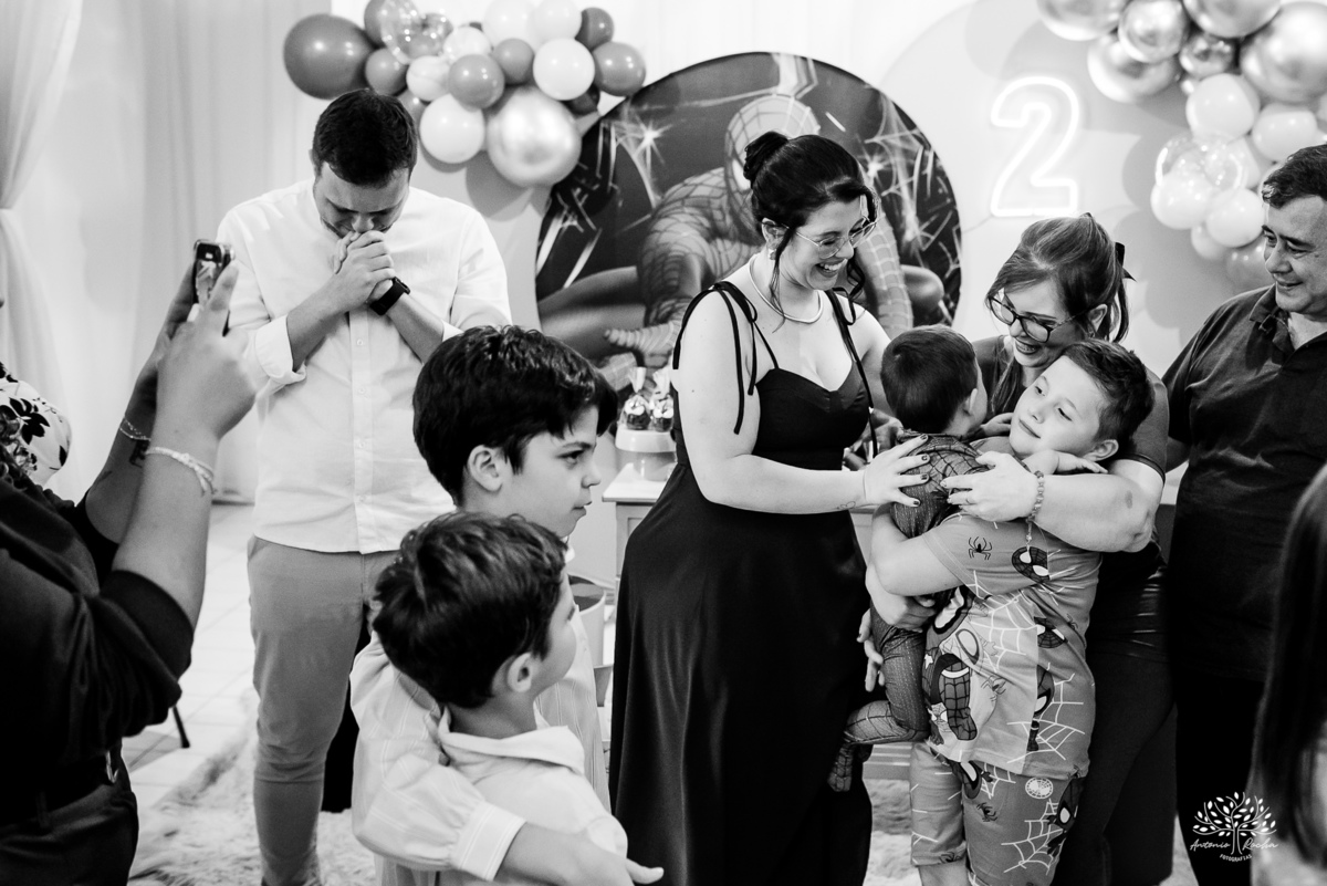 fotografia infantil - festa infantil - aniversário de 2 anos - fotógrafo de família - super-herói - homem-aranha - infância feliz – Camaquã - heranças visuais - fotógrafo de festa infantil - Antonio Rocha Fotografias – Pelotas – Sonho de Criança - irmão