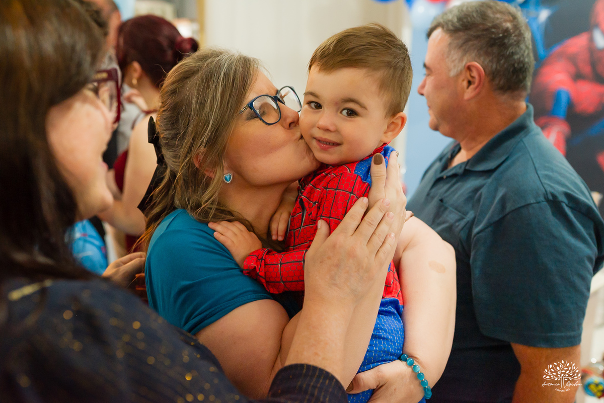 fotografia infantil - festa infantil - aniversário de 2 anos - fotógrafo de família - super-herói - homem-aranha - infância feliz – Camaquã - heranças visuais - fotógrafo de festa infantil - Antonio Rocha Fotografias – Pelotas – Sonho de Criança - irmão