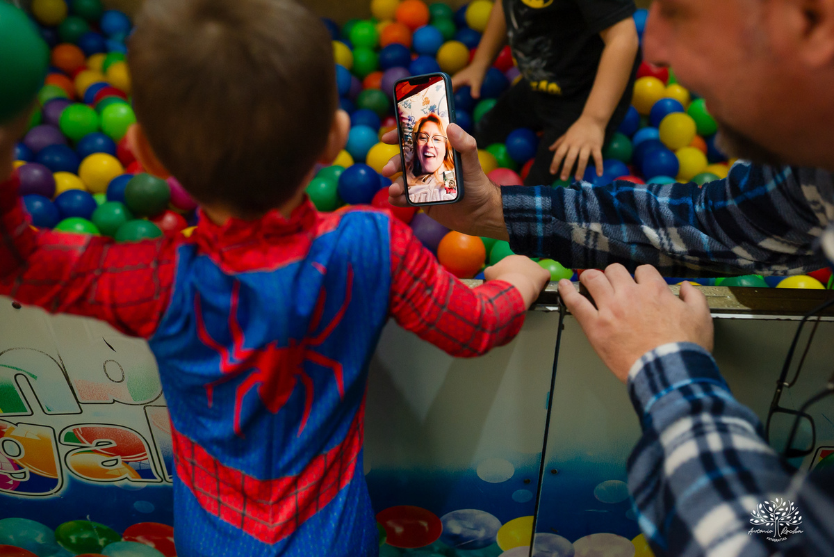 fotografia infantil - festa infantil - aniversário de 2 anos - fotógrafo de família - super-herói - homem-aranha - infância feliz – Camaquã - heranças visuais - fotógrafo de festa infantil - Antonio Rocha Fotografias – Pelotas – Sonho de Criança - irmão