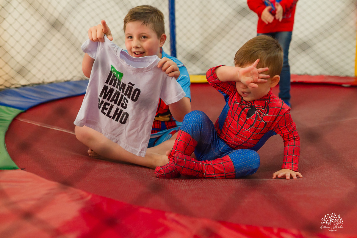 fotografia infantil - festa infantil - aniversário de 2 anos - fotógrafo de família - super-herói - homem-aranha - infância feliz – Camaquã - heranças visuais - fotógrafo de festa infantil - Antonio Rocha Fotografias – Pelotas – Sonho de Criança - irmão