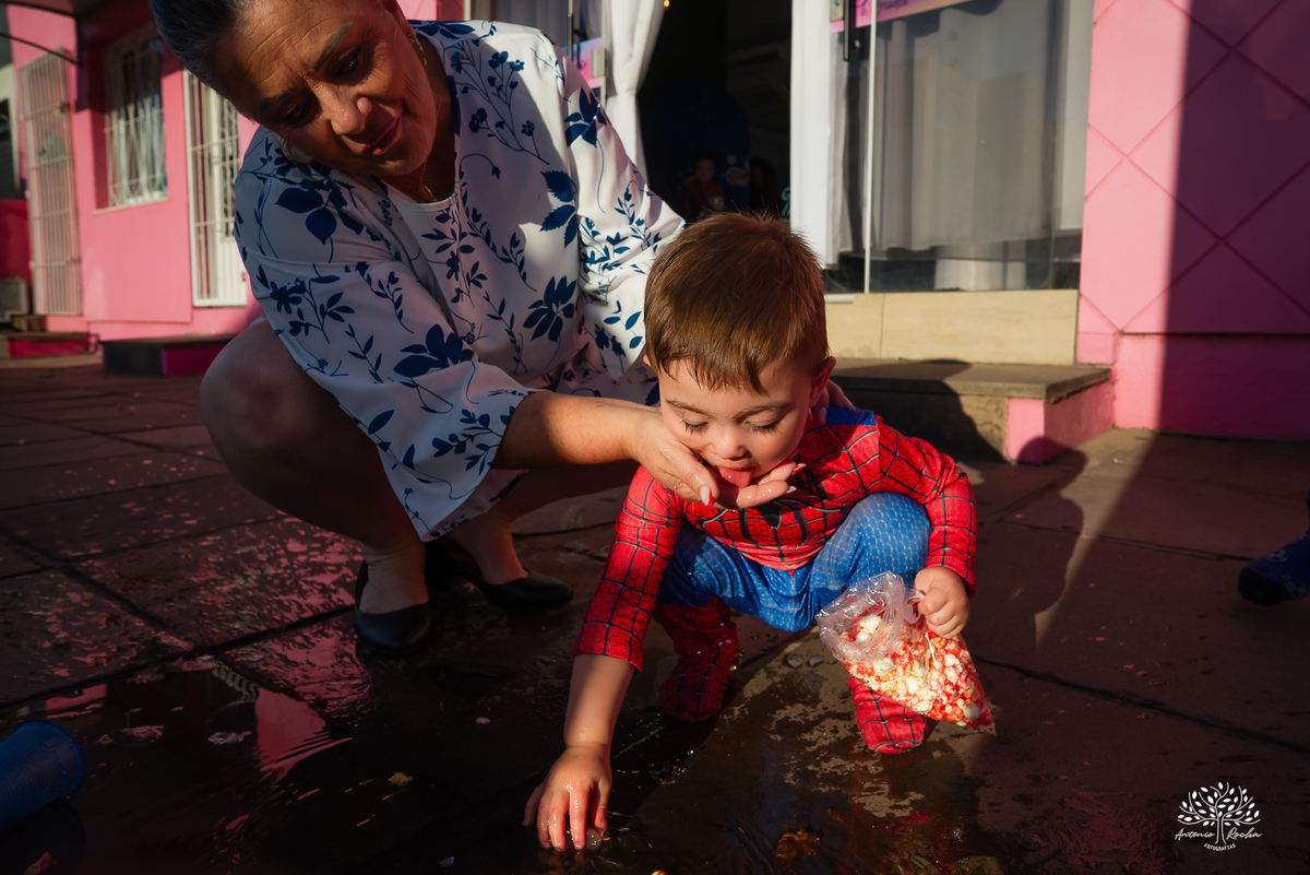 fotografia infantil - festa infantil - aniversário de 2 anos - fotógrafo de família - super-herói - homem-aranha - infância feliz – Camaquã - heranças visuais - fotógrafo de festa infantil - Antonio Rocha Fotografias – Pelotas – Sonho de Criança - irmão