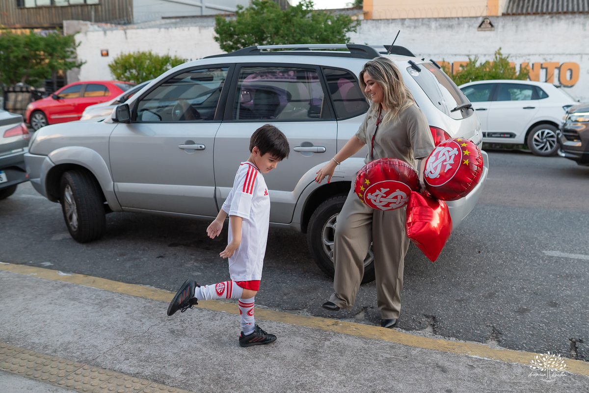 aniversário infantil - fotografia de aniversário - fotógrafo infantil - festa de criança - momentos espontâneos - memórias de infância - fotografia de família - fotografia documental e de eventos - salão Arte e Riso - Pelotas- Antonio Rocha Fotografias