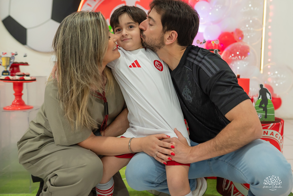 aniversário infantil - fotografia de aniversário - fotógrafo infantil - festa de criança - momentos espontâneos - memórias de infância - fotografia de família - fotografia documental e de eventos - salão Arte e Riso - Pelotas- Antonio Rocha Fotografias